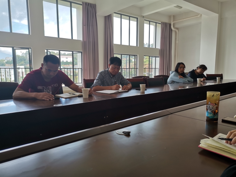 座谈会图片1.jpg 座谈会图片1.jpg