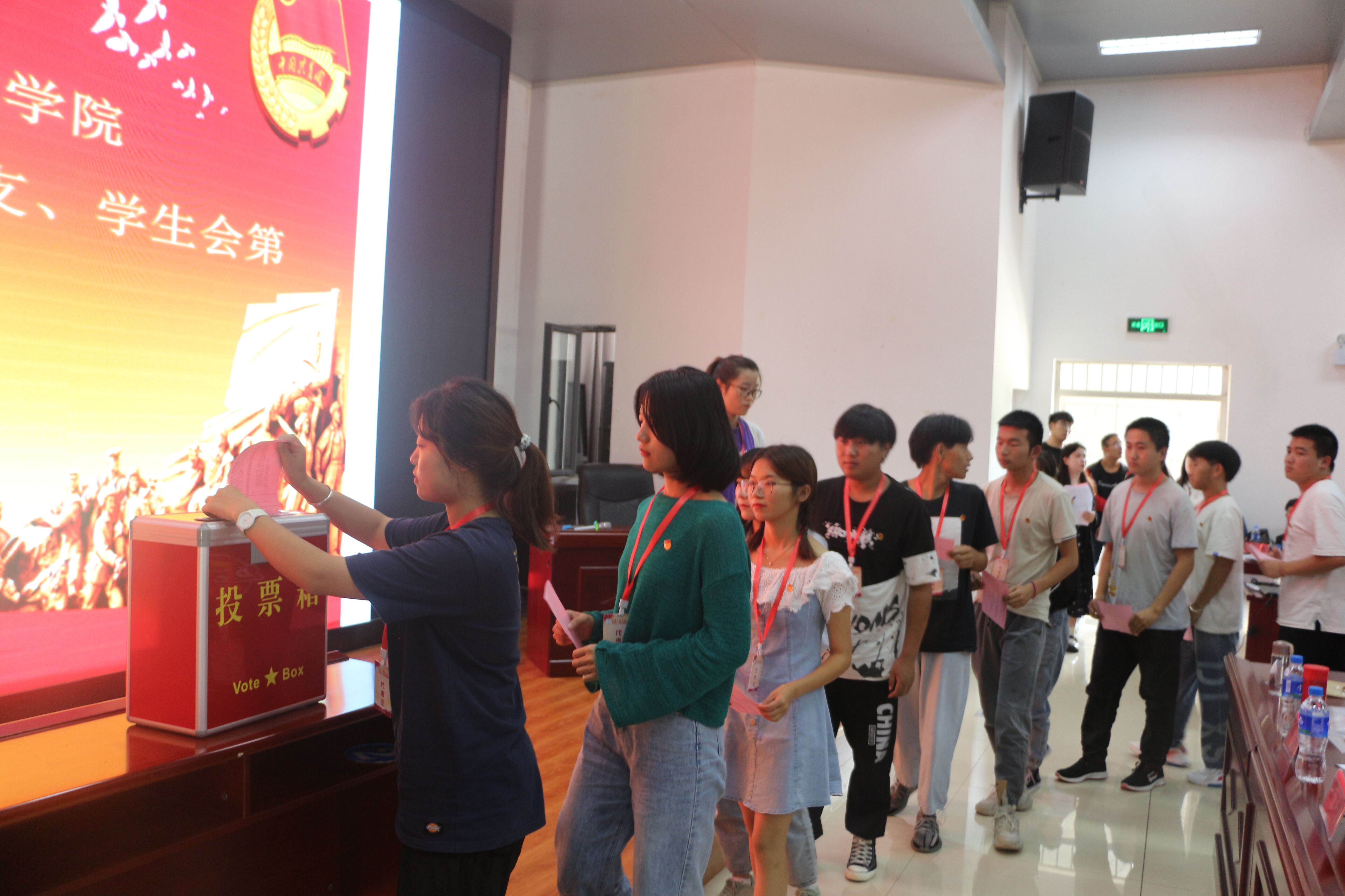 增补会议图片4.jpg 增补会议图片4.jpg