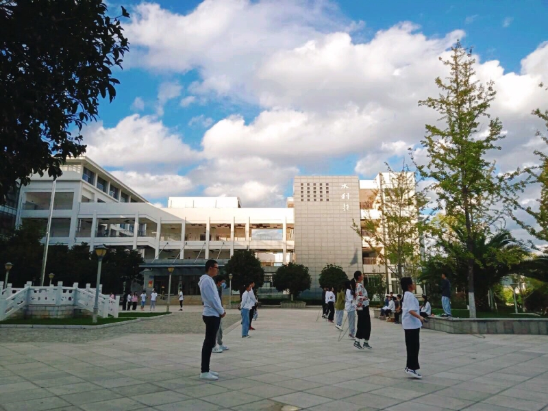 小绳比赛.jpg 小绳比赛.jpg